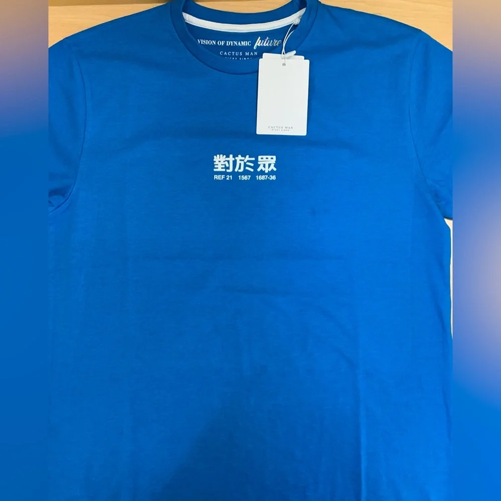 Graphics T-shirt - Picture 2 of 11